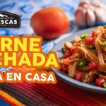 Carne mechada casera servida